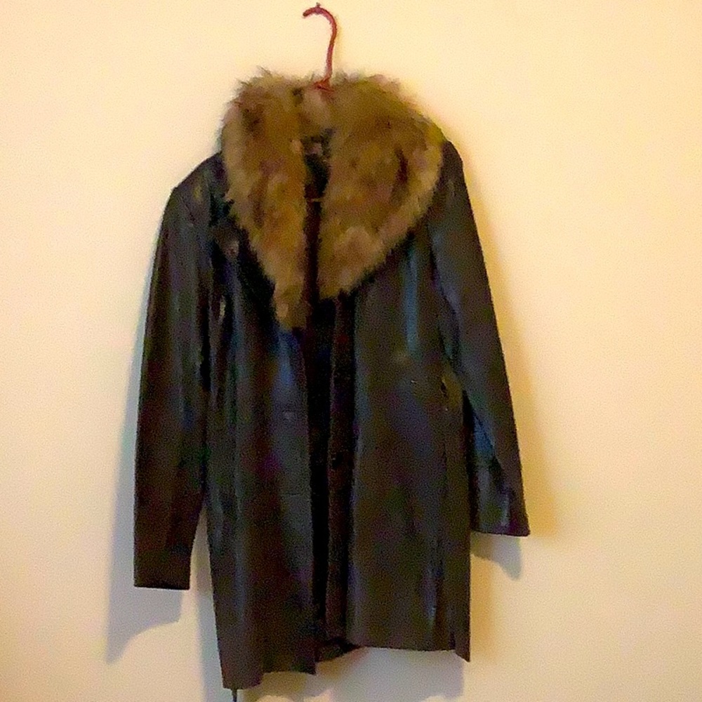 Beautiful jacket with fur collar trim